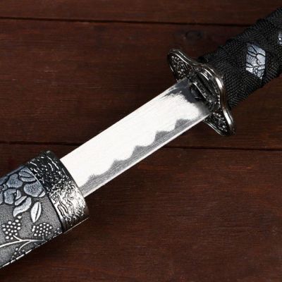 Сув. изделие катаны 2в1 на подставке, ножны кожзам, цветы серые 47/70см