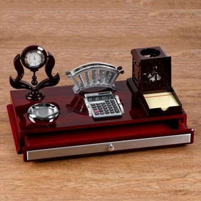 Набор настольный 6в1 (термометр в резн.кант,подставка п/визит,кальк-ор,бумага,часы, скрепочн)