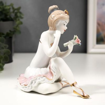 Сувенир керамика "Изящество балета" белый с золотом 16х16х11,5 см