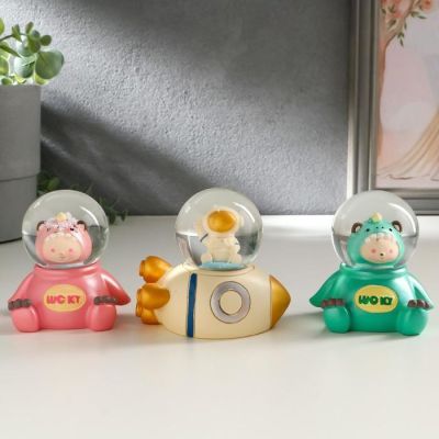 Сувенир полистоун водяной шар, свет "Космонавт и ракета" от батареек МИКС 7,5х8х5 см   511480