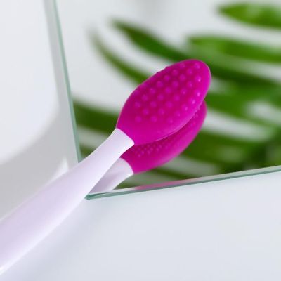 Щёточка для очищения пор на открытке "Mermaids are real"