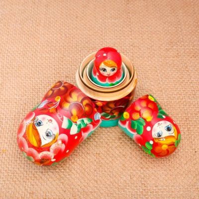 Матрёшка «Цветочки», красный платок, 3 кукольная, 10 см