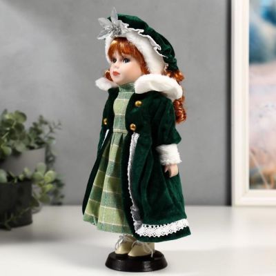Кукла коллекционная керамика "София в зелёном пальто" 30 см