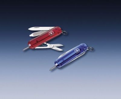 Victorinox Classic Signature Red translucent Нож складной(арт. - 0.6225.T)