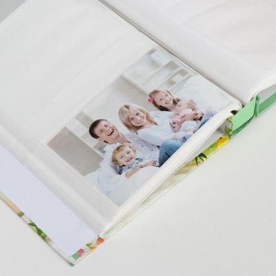 Фотоальбом на 200 фото 10х15 см "Девочка на лужайке" в коробке МИКС 26х21х5 см