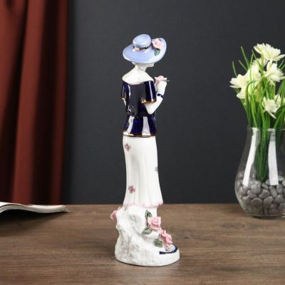 Сувенир керамика "Мадмуазель в шляпке с розой в руках" кобальт 28х7,5х8,5 см
