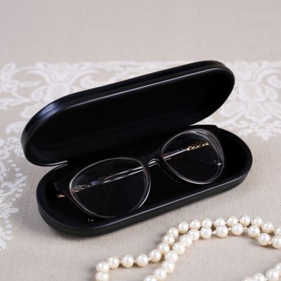 Футляр для очков, отдел на клапане, цвет чёрный