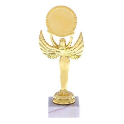 Ника с медалью "Любимая мама"