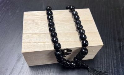 Четки круглые из камня обсидиана "Классика" (в деревянной шкатулке)