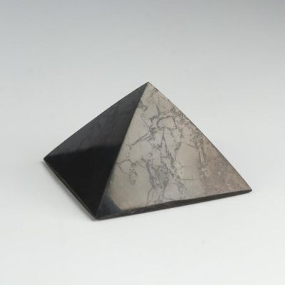 Пирамида из шунгита "Рак", полированная, 5 см