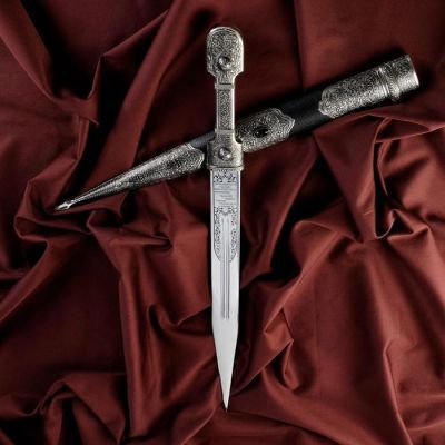 Кинжал cувенирный К-01 со вставкой из мельхиора, в кожанных ножнах