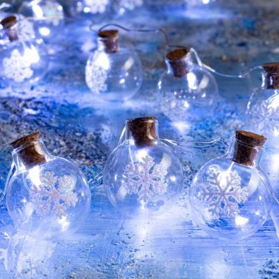 Гирлянда «Нить» 1.6 м с насадками «Шарики со снежинкой», IP20, прозрачная нить, 15 LED, свечение белое, ААх2