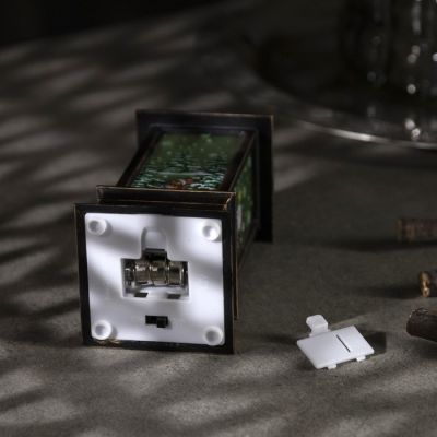 Светодиодная фигура «Фонарь со снеговиком» 5.5 × 13 × 5.5 см, пластик, батарейки AG13х3, свечение тёплое белое