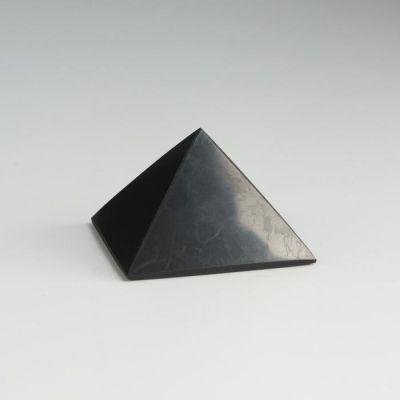 Пирамида из шунгита "Водолей", полированная, 5 см