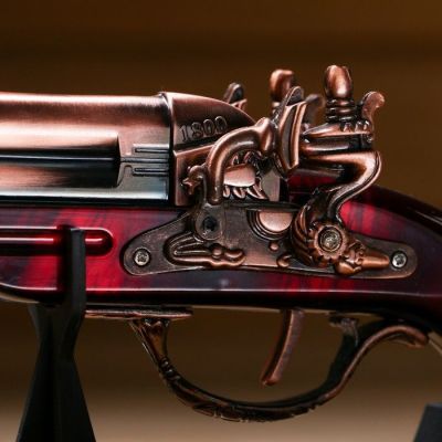 Изделие на подставке, пистолет, 4х10х18 см