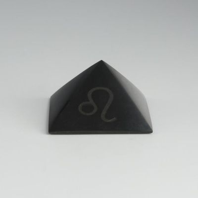 Пирамида из шунгита "Лев", полированная, 5 см