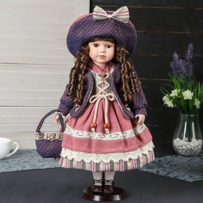 Кукла коллекционная керамика "Катерина в платье цвета охра, в шляпке и с сумкой" 40 см