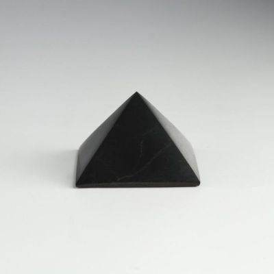Пирамида из шунгита, полированная, 5 см