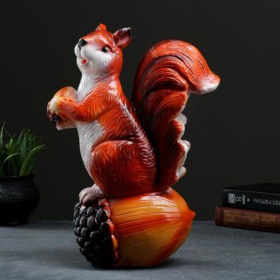 Копилка "Белка на желуде"  25x15x35 см