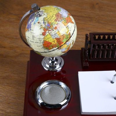 Набор настольный 8в1 (блок д/бум,часы,подстав,визит-ца,календ,лоток д/скреп,глобус,ящик,микс