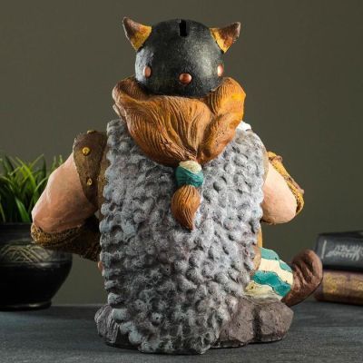 Копилка "Викинг с кружкой Феху" 26х25х29см