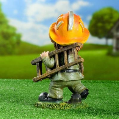 Садовая фигура "Гномик пожарник с лестницей"