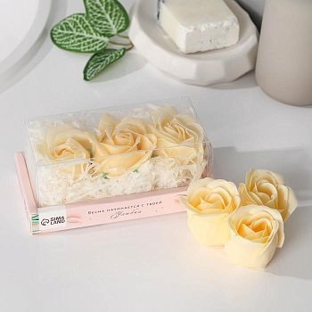 Набор «8 Марта» 3 мыльных лепестка в пвс коробке