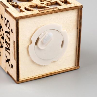 Ёлочная игрушка «Домик с Дедом Морозом», от батареек, свечение RGB