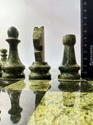 Шахматы из камня змеевик (доска 38,5 х 38,5 см), доска и фигуры полностью из камня