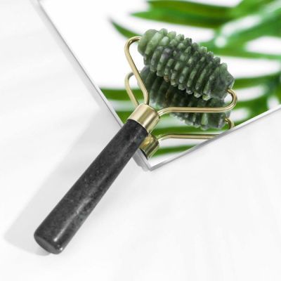 Массажёр роллер для лица с шипами "8 марта"