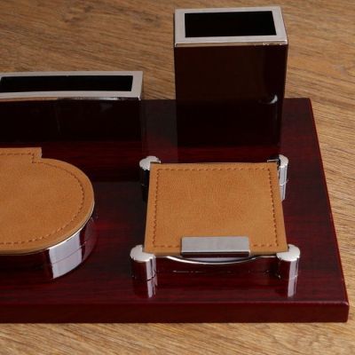 Набор настольный 5в1 (часы, блок для бумаги, карандашница, визитница,скрепоч-а) 34*20*13см