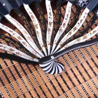 Веер пластик, текстиль "Бабочки и цветы" изгиб МИКС 21 см