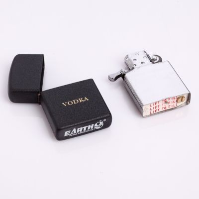 Зажигалка "Водка" в металлической коробке, с кремнием, бензин