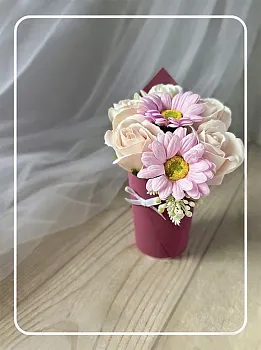 Букет из мыльных роз и герберы №17