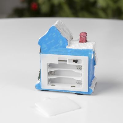 Светодиодная фигура «Заснеженный дом» 9 × 10 × 6 см, полистоун, батарейки АААх3 (не в комплекте), свечение мульти