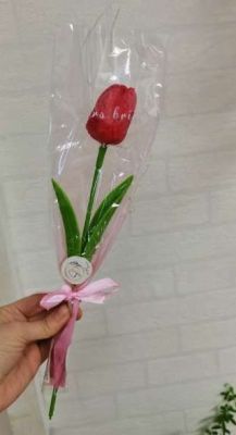 Тюльпан из мыльных лепестков (красный) на стебле, длина 35 см