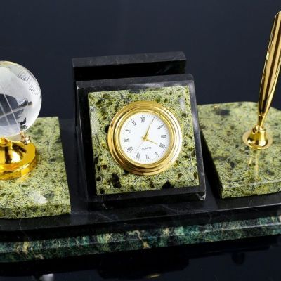 Визитница «Змеевик»: подставка для ручки, часы, глобус