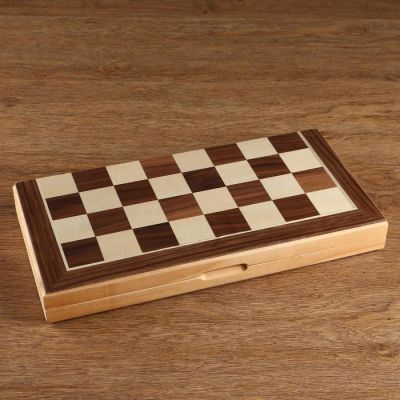 Шахматы "Подарочные", (фигуры дерево, доска дерево 40х40 см)