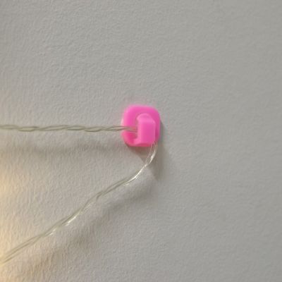 Держатель самоклеящийся для проводов и гирлянд ТУНДРА krep, 15х15х10 мм, розовый, 9 шт.