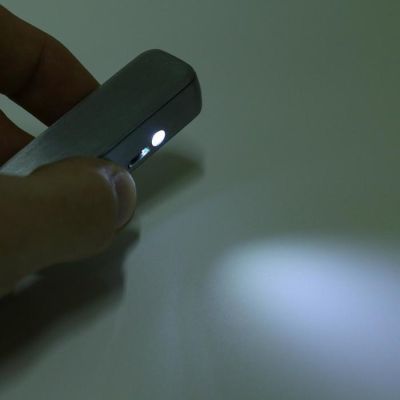 Зажигалка электронная в подарочной коробке, на брелоке,+фонарик, USB, спираль, хром, 6х12 см