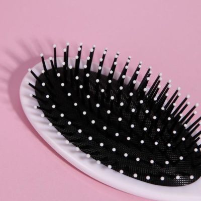 Подарочный набор «Нежнятина», 2 предмета: зеркало, массажная расчёска, рисунок МИКС