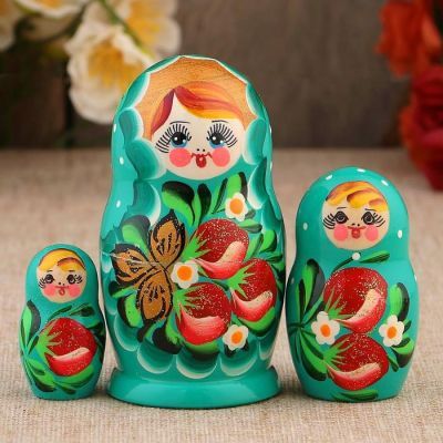 Матрёшка «Земляничка», голубое платье, 3 кукольная, 10 см