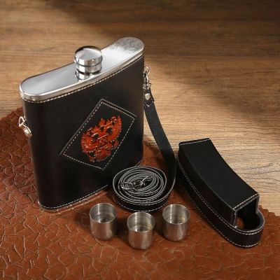 Фляжка 540 мл "Герб России" с 3 рюмками, на ремне, чёрная, 13 х 3.5 х 18.5 см