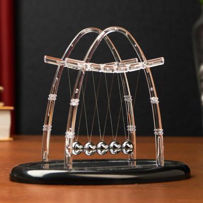 Маятник Ньютона на овальной подставке, средний, МИКС