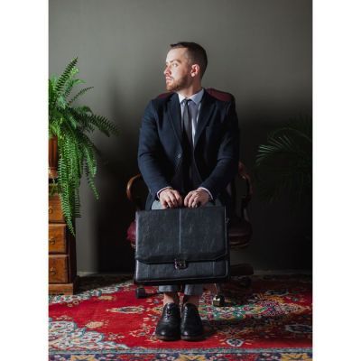 Сумка-портфель мужская, 3 отдела на молнии, длинный ремень, цвет чёрный