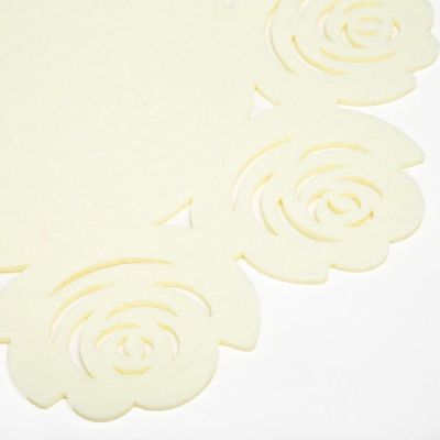 Салфетка декоративная Доляна"Цветы" цвет бежевый, d 30 см, 100% п/э, фетр