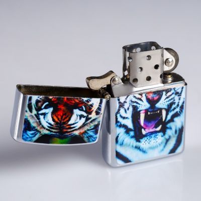 Зажигалка "Тигр" в металлической коробке, с кремнием, бензин