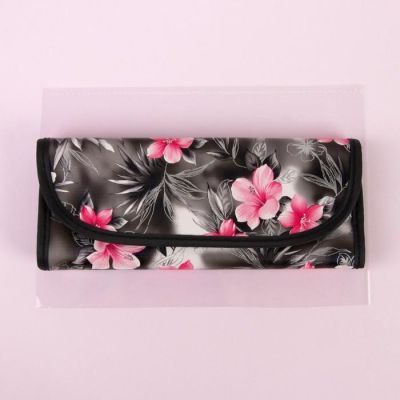 Набор кистей для макияжа «Цветение», 7 предметов, на кнопке, цвет серый/розовый