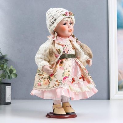 Кукла коллекционная керамика "Алёна в розовом платье и белой вязанной кофте" 30 см