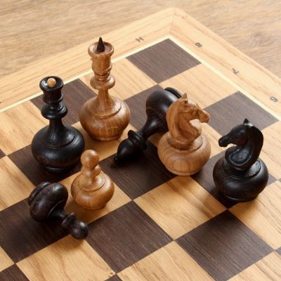 Шахматы "Гамбит", утяжеленные, (доска 43х43 см, дуб, король h=8.5, пешка h=4.5 см)